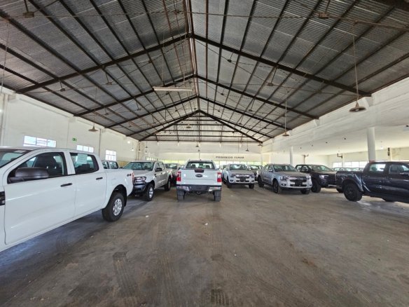 UBICADO EN ZONA LOGISTICA CERCA DEL PUERTO DE MONTEVIDEO.