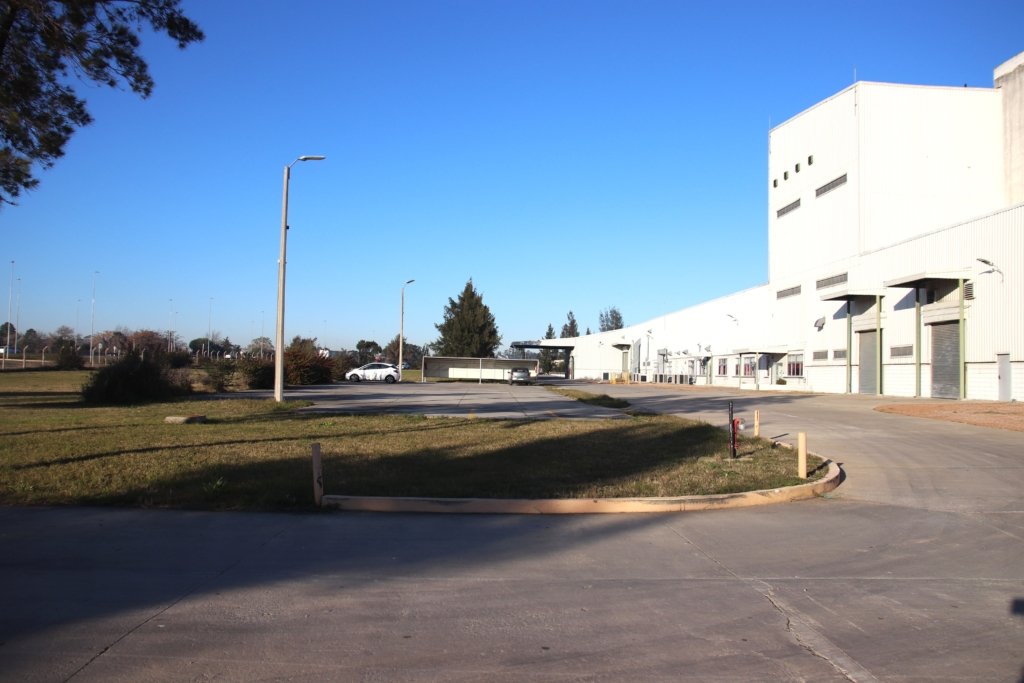 Ruta 101, Naves Con Altura De 12 Metros, 1.000 A 6.525 Metros Seguridad 24 Los 365 Días.